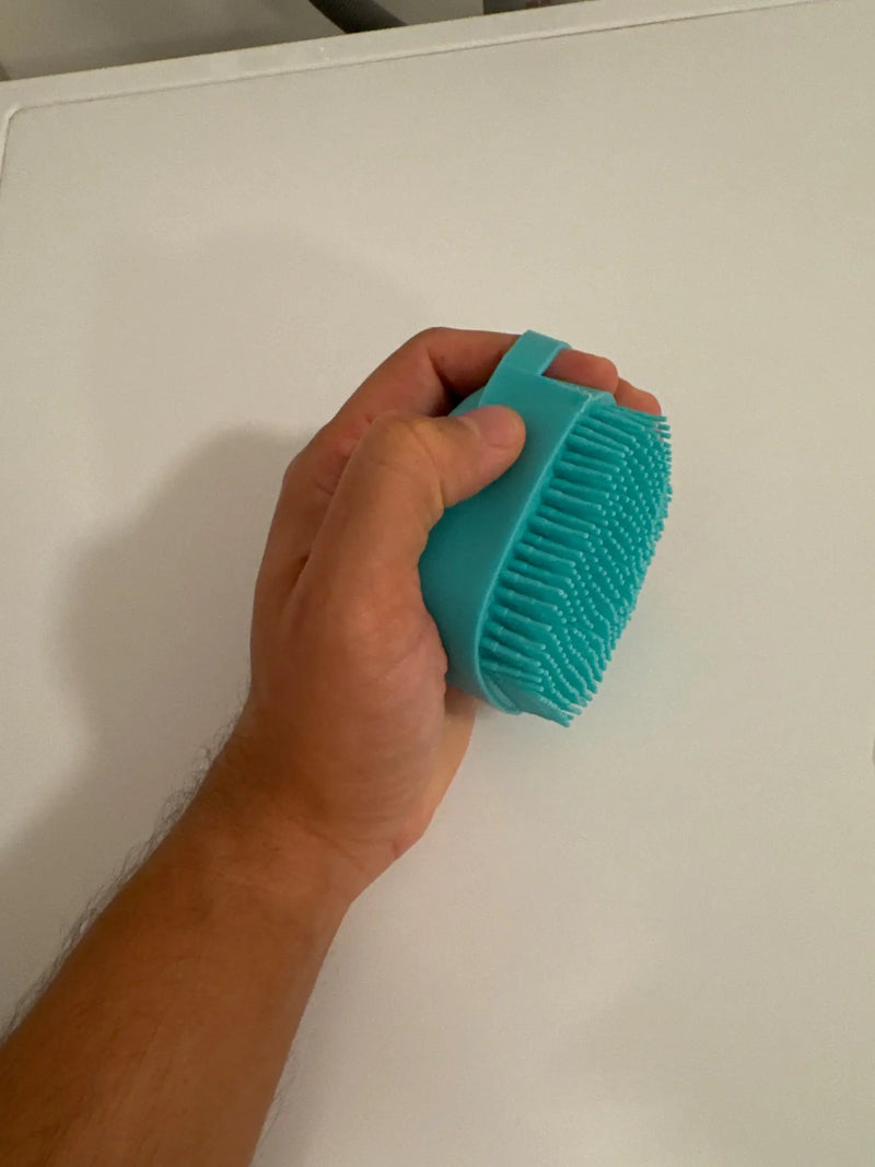 Easy To Use Pet Shampoo Dispenser Brush